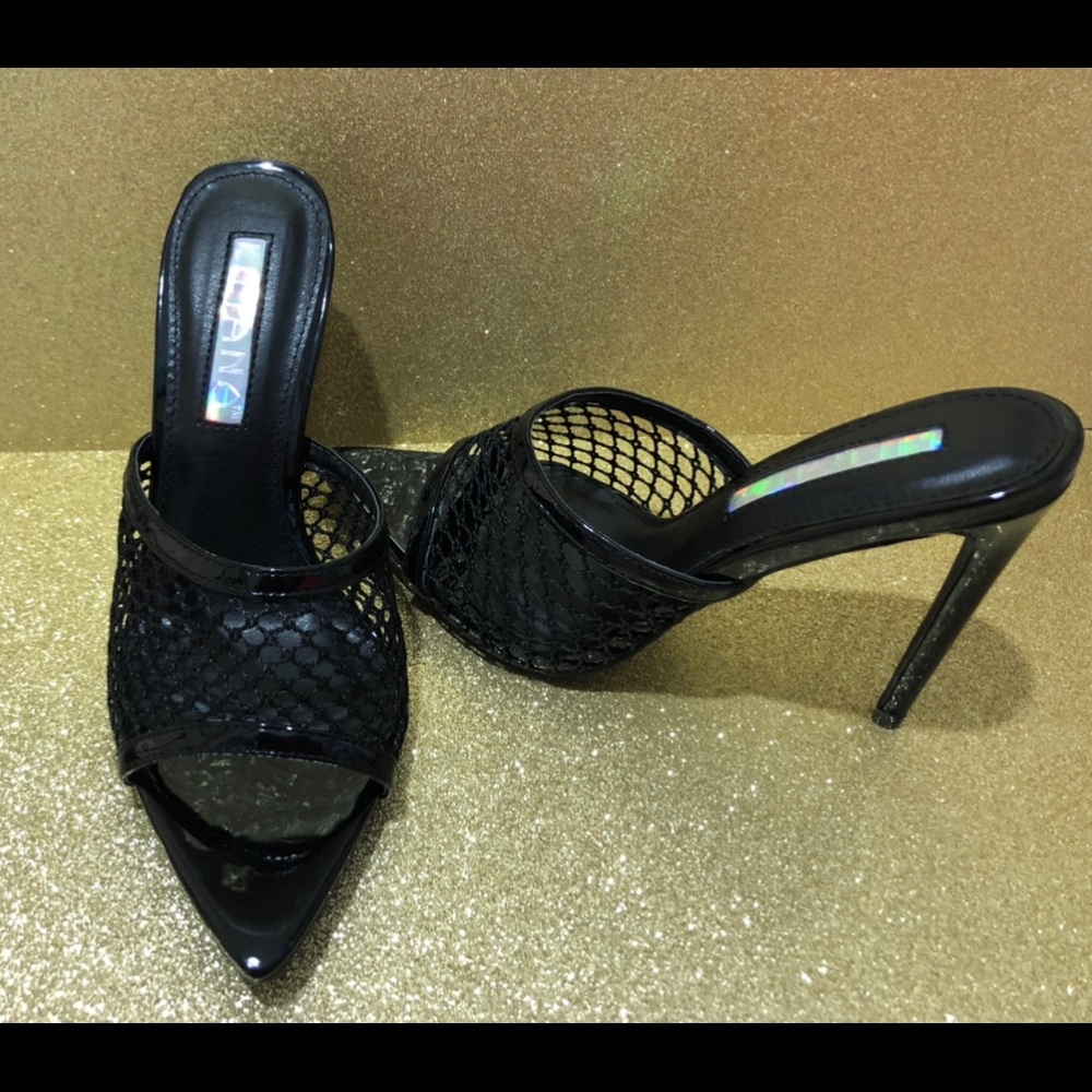 Black NWB netted mules 🎱